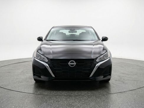 Used 2025 Nissan Altima 2.5 SV image 2