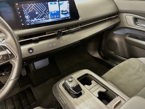 Used 2024 Nissan Ariya AWD image 26