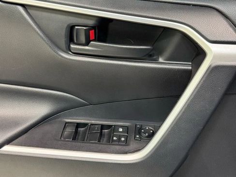 Used 2019 Toyota RAV4 LE image 11