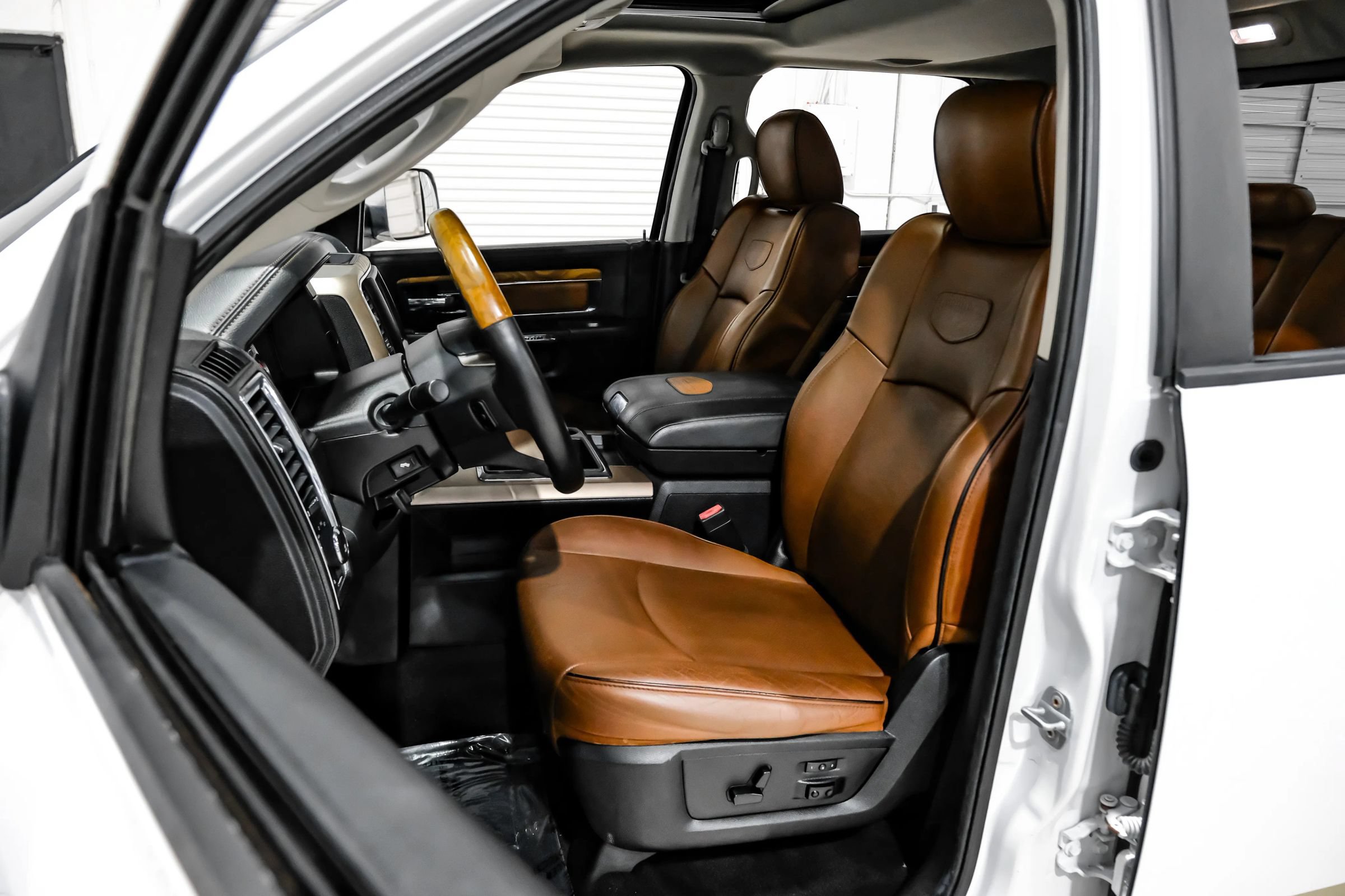 Used 2014 RAM 1500 Laramie Longhorn w/ Convenience Group AWD/4WD image 45