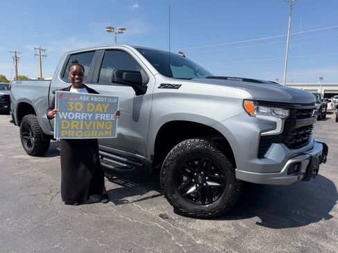 Used 2024 Chevrolet Silverado 1500 LT Trail Boss w/ Convenience Package II AWD/4WD image 1