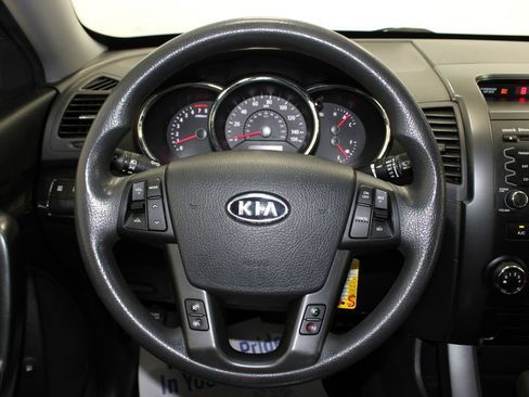Used 2012 Kia Sorento FWD w/ Third Row Pkg image 19