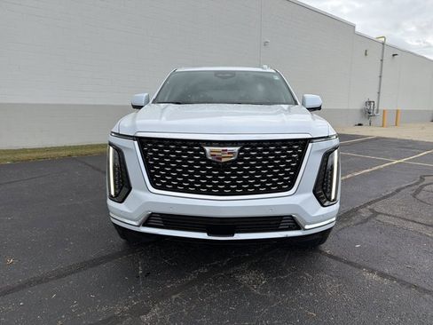 New 2026 Cadillac Escalade Luxury image 2
