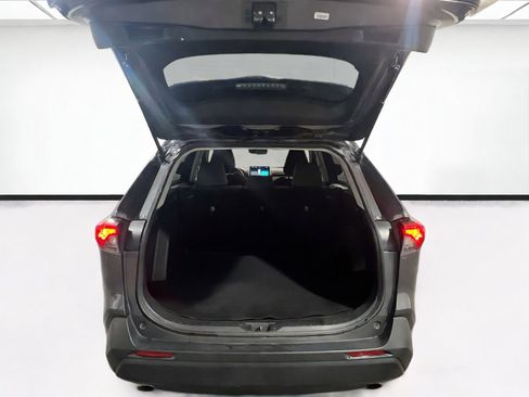 Used 2021 Toyota RAV4 XLE w/ Carpet Mat Package (TMS) FWD image 18