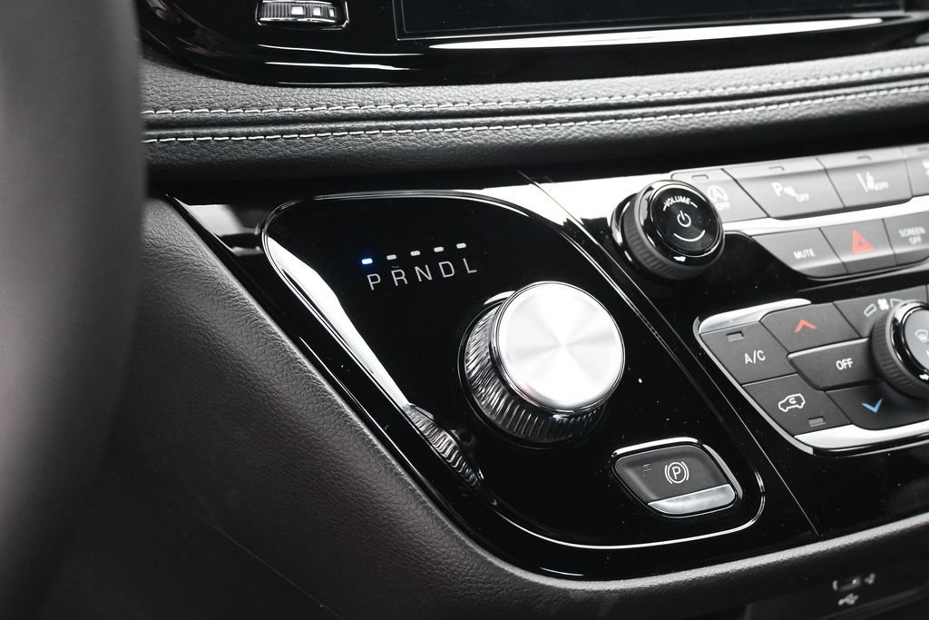New 2027 Chrysler Pacifica Select w/ Family Tech Group FWD image 18