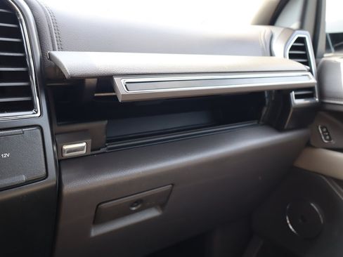 Used 2018 Ford Expedition Max Limited RWD image 26