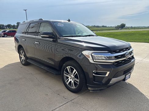Used 2024 Ford Expedition Limited image 3
