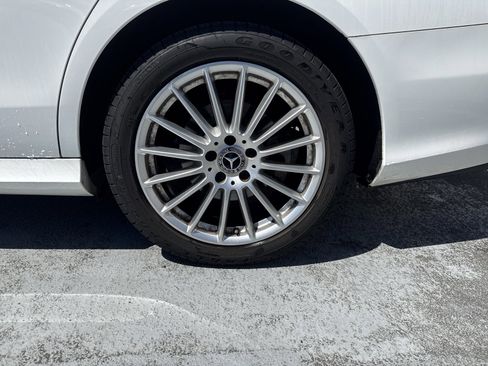 Used 2023 Mercedes-Benz E 350 4MATIC Sedan image 3