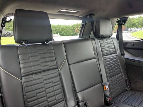 Used 2022 Cadillac Escalade Premium Luxury Platinum w/ Heavy-Duty Trailer Package AWD/4WD image 29