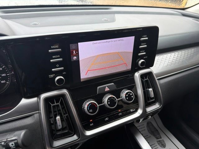 Used 2023 Kia Sorento LX FWD image 32