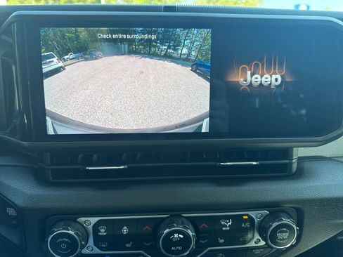 Used 2024 Jeep Wrangler Unlimited w/ Convenience Group image 20