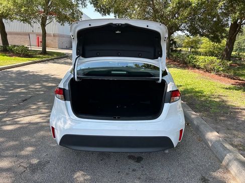Used 2024 Toyota Corolla LE FWD image 11