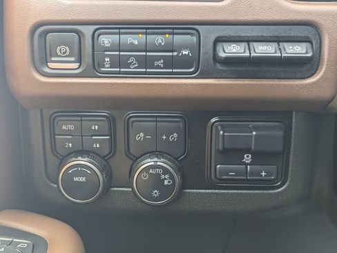 Used 2023 Chevrolet Tahoe High Country w/ Advanced Technology Package AWD/4WD image 18