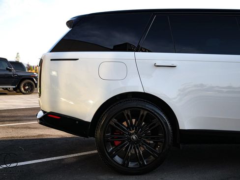 Used 2023 Land Rover Range Rover Long Wheelbase SE AWD/4WD image 15