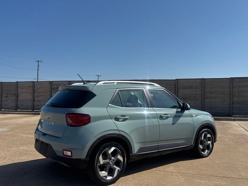 Used 2025 Hyundai Venue SEL FWD image 20