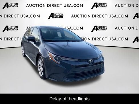 Used 2023 Toyota Corolla LE image 3