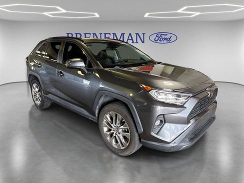 Used 2019 Toyota RAV4 XLE Premium FWD image 3