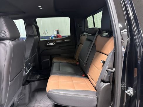 Used 2023 Chevrolet Silverado 1500 High Country w/ High Country Premium Package AWD/4WD image 12