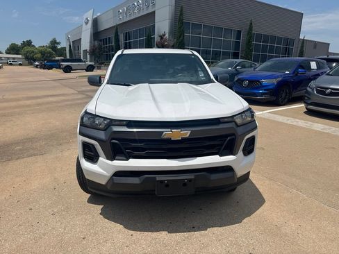 Used 2023 Chevrolet Colorado LT RWD image 2