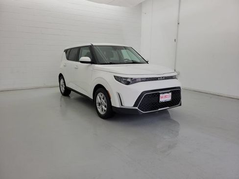 Used 2024 Kia Soul LX w/ Option Group 015 FWD image 4