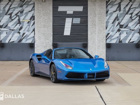 Used 2018 Ferrari 488 Spider RWD image 2