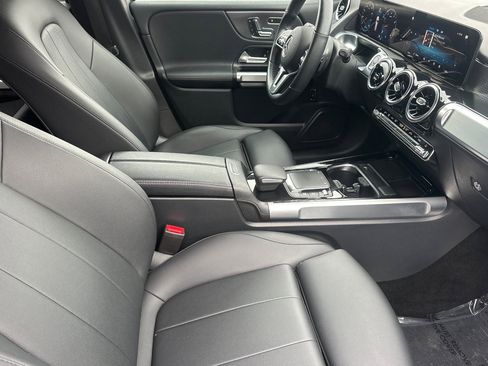 Certified 2022 Mercedes-Benz GLB 250 4MATIC image 16