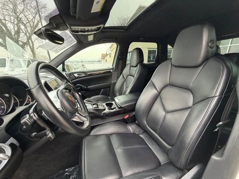 Used 2017 Porsche Cayenne Platinum Edition image 10