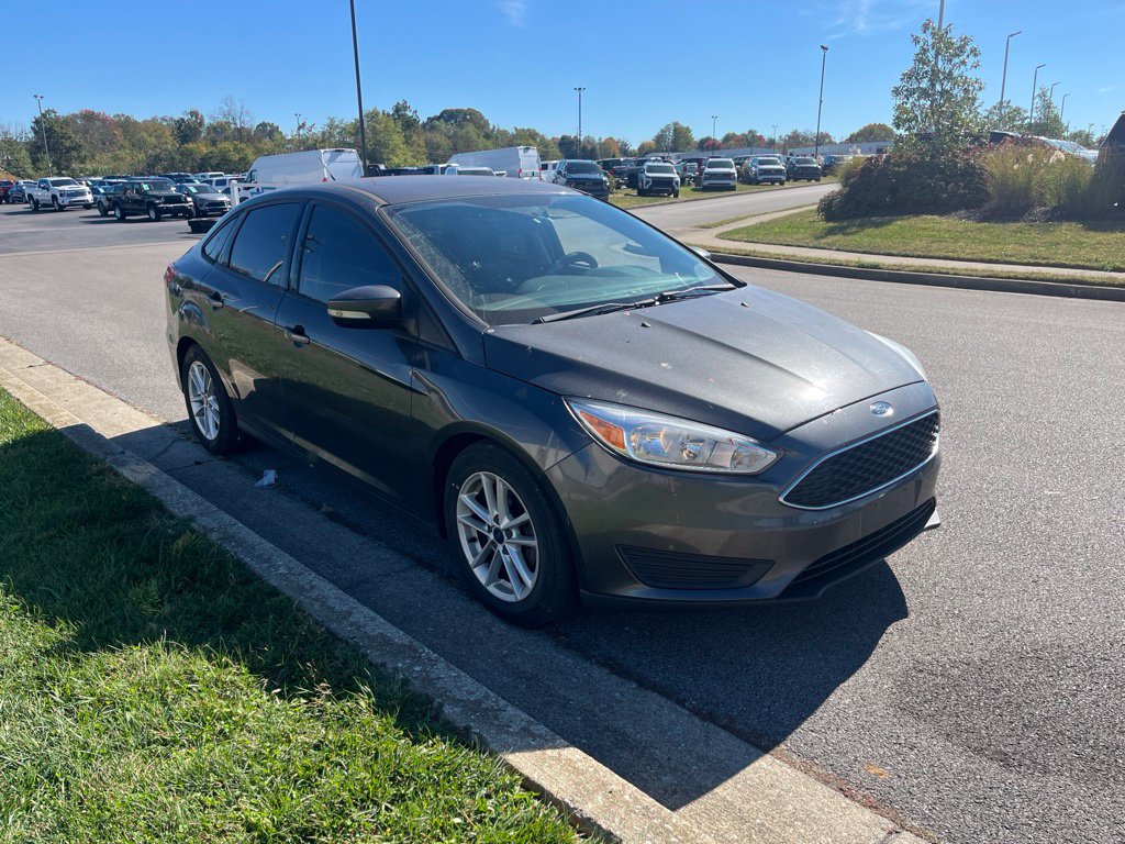 Used 2016 Ford Focus SE FWD image 2