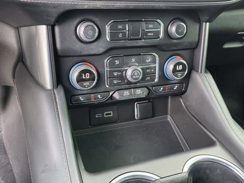 Used 2022 Chevrolet Tahoe Z71 w/ Luxury Package AWD/4WD image 36