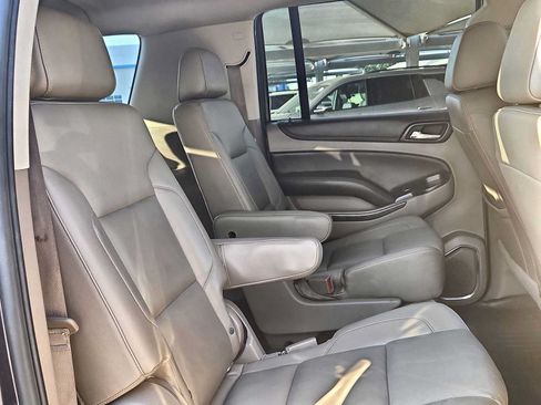 Used 2016 Chevrolet Suburban LT RWD image 17