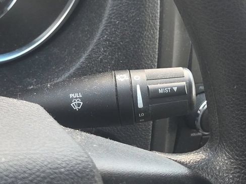 Used 2013 Dodge Avenger SE FWD image 34