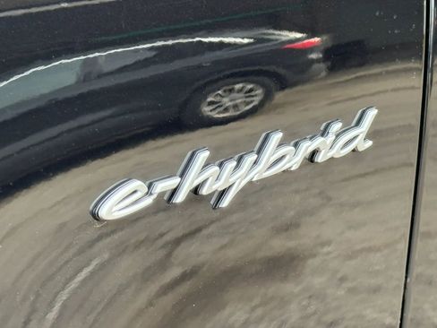 Used 2024 Porsche Cayenne Turbo image 5