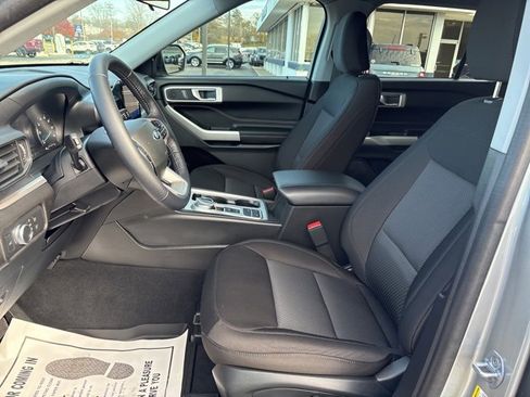 Used 2022 Ford Explorer XLT image 5