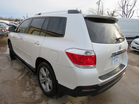 Used 2012 Toyota Highlander Limited w/ Tow Pkg FWD image 6