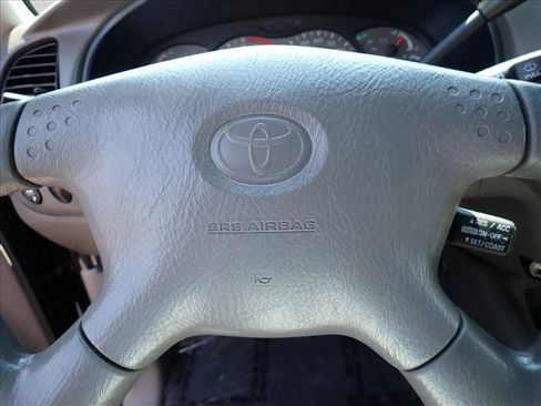 Used 2002 Toyota Sequoia SR5 w/ Convenience Pkg AWD/4WD image 15
