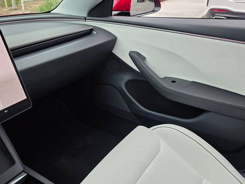 Used 2026 Tesla Model 3 Performance AWD/4WD image 32