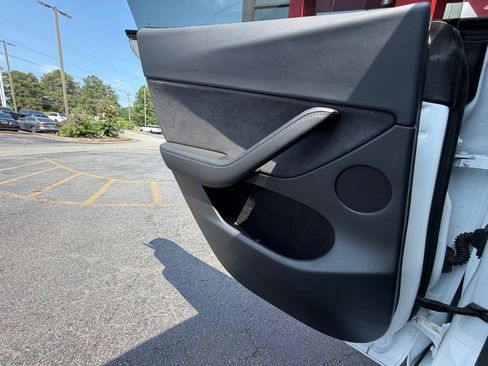 Used 2023 Tesla Model Y Long Range AWD/4WD image 31