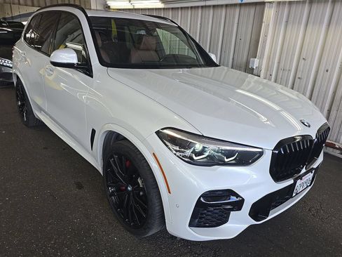 Used 2022 BMW X5 xDrive40i w/ M Sport Package AWD/4WD image 3