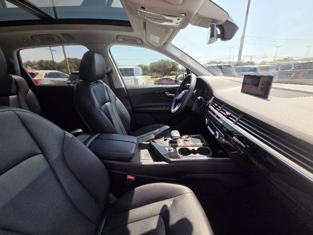 Used 2018 Audi Q7 3.0T Prestige w/ Prestige Package AWD/4WD image 32