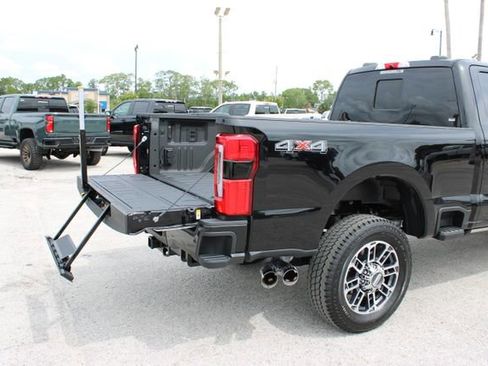 Used 2025 Ford F250 Platinum w/ Platinum Plus Package AWD/4WD image 11