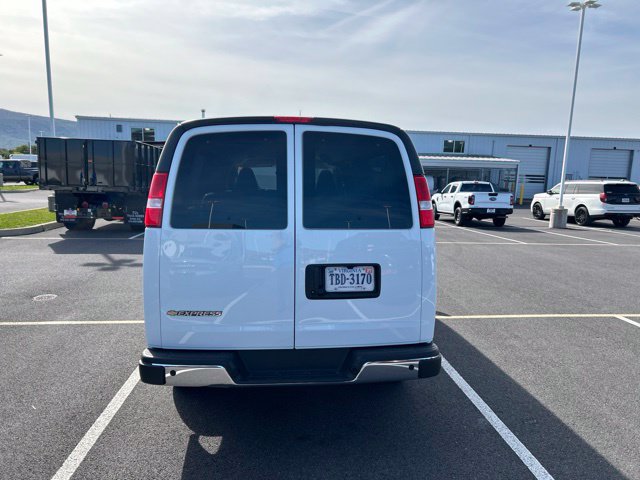 Used 2025 Chevrolet Express 3500 LT w/ LT Preferred Equipment Group RWD image 4