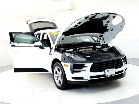 Used 2021 Porsche Macan image 9