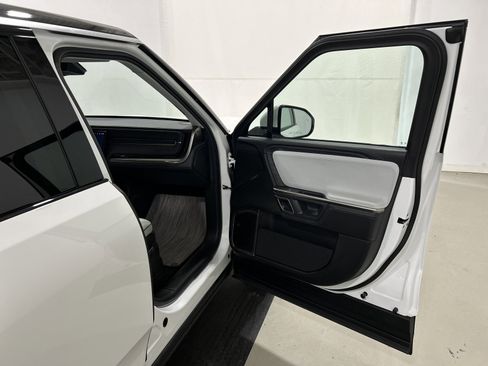 Used 2024 Rivian R1S Adventure AWD/4WD image 18