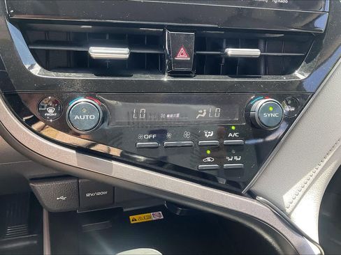 Used 2022 Toyota Camry SE w/ Audio Upgrade Package FWD image 32