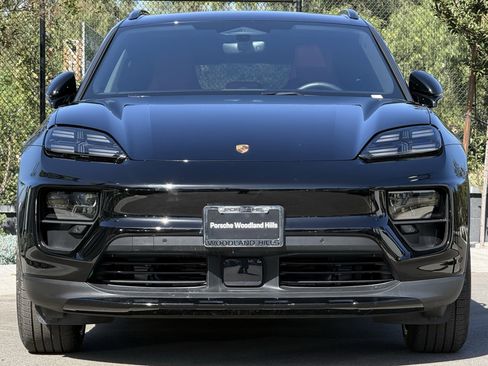 Used 2025 Porsche Macan 4 Electric image 10