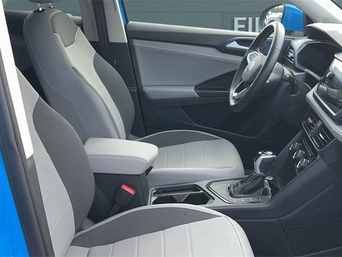 Used 2024 Volkswagen Taos SE image 8