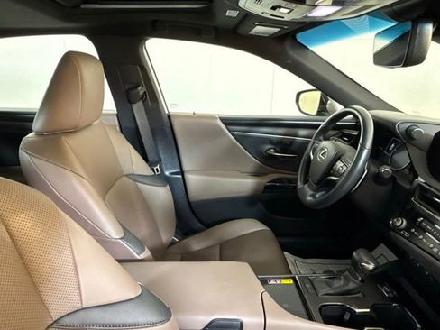 Used 2025 Lexus ES 350 w/ Premium Package image 31