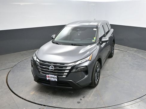 Used 2025 Nissan Rogue SV image 23