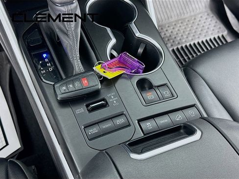 Used 2022 Toyota Highlander XLE image 24