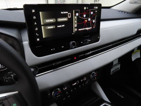 New 2025 Mitsubishi Outlander SE image 16